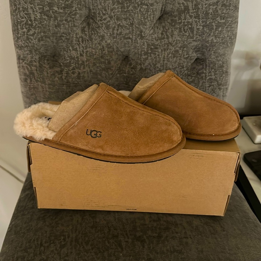 Ugg chestnut slippers nwt
